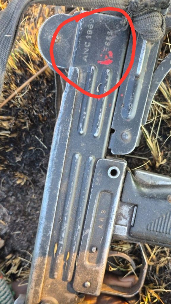 A Belgian FN FAL rifles that entered regional black markets and surface with groups like zama zamas. No link to South Africa’s ANC party. Police are investigating the weapon’s origin.